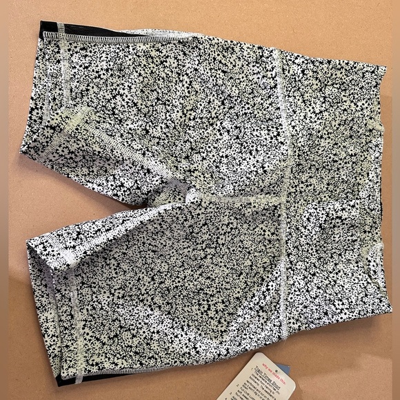 Rare Lululemon Train Times Short Ditsy Daisy NWT Size 4 - Picture 4 of 11